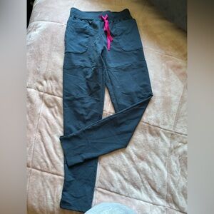 Figs yola skinny scrub pants